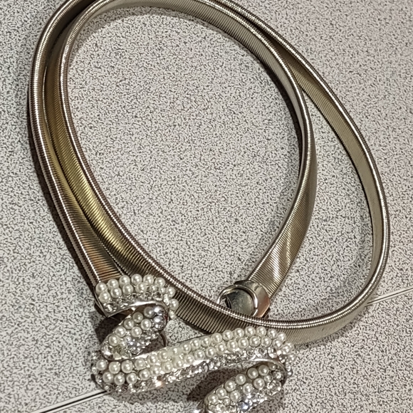 💎Host Pick💎 Gold colored stretchy belt with beaded and rhinestone buckle - Picture 6 of 10
